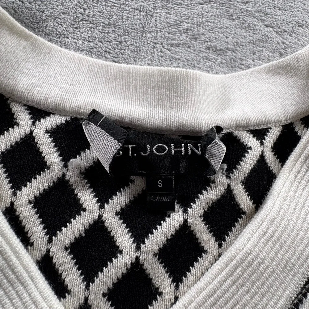 St. John Wool Blend Sweater Women Size 8 White Black Argyle Knit Pullover Casual